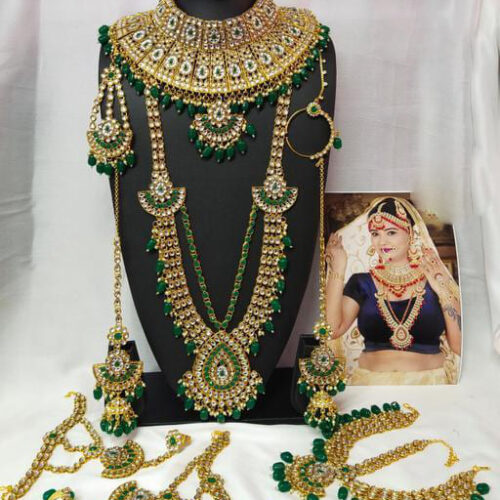 Feminine Glittering Jewellery Sets