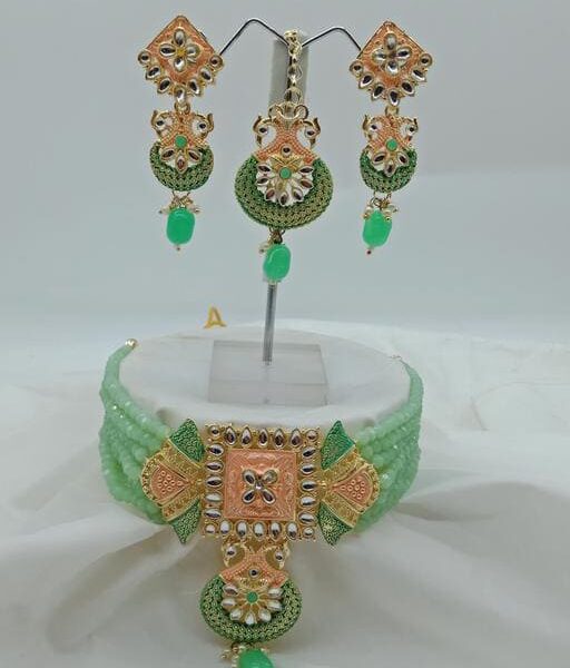 Pista Glass Necklace Set